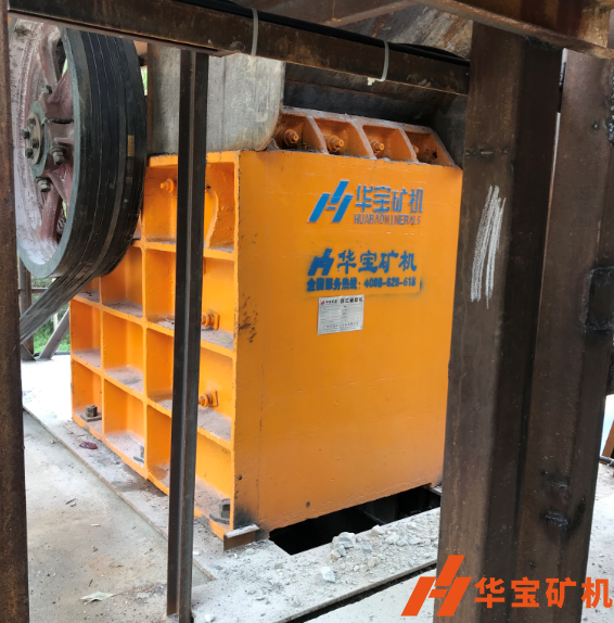 顎式破碎機(jī)軸承和肘板日常養(yǎng)護(hù)三點(diǎn)注意事項(xiàng) 顎式破碎機(jī)軸承和肘板日常養(yǎng)護(hù)三點(diǎn)注意事項(xiàng)