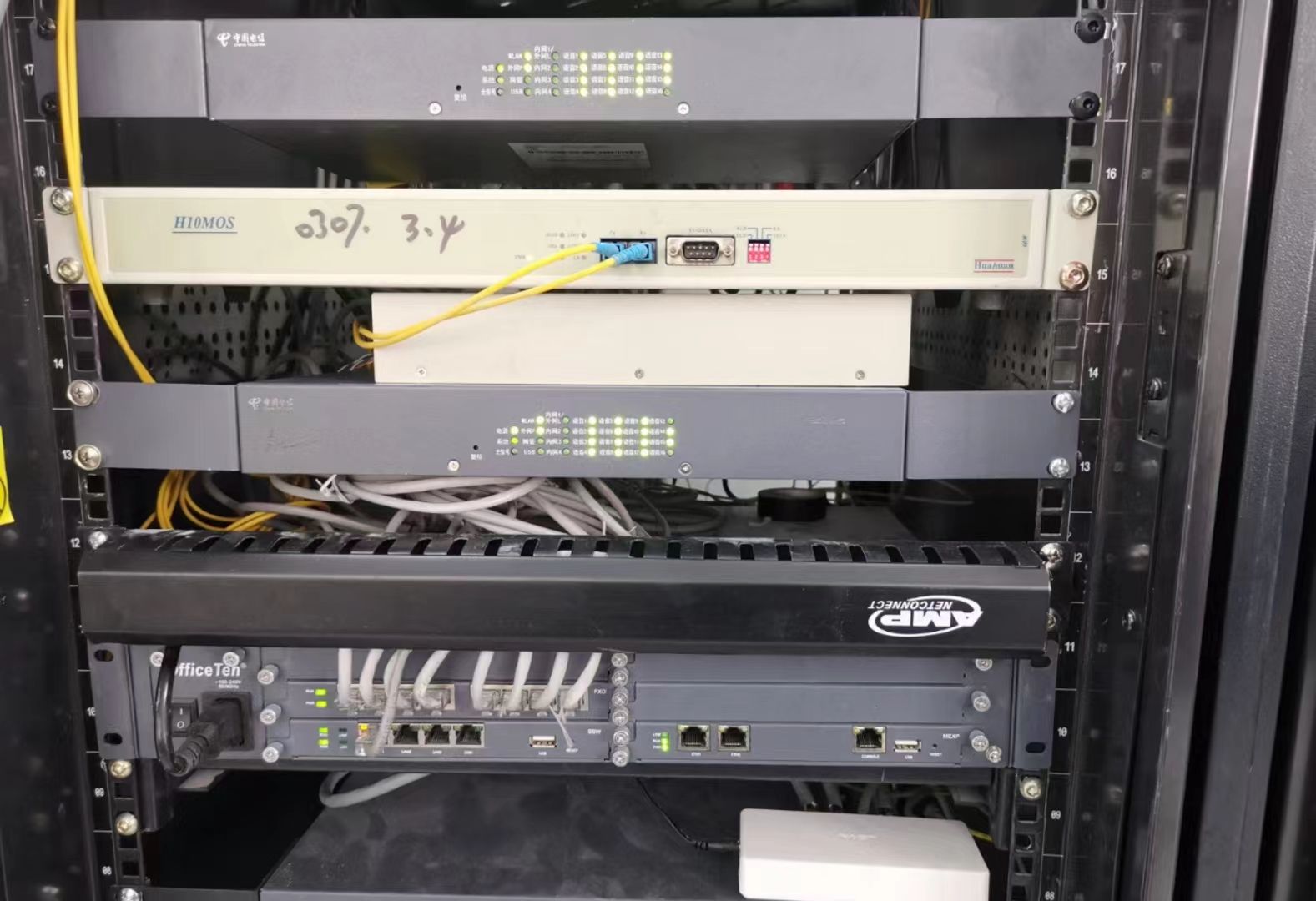 華寶礦機移動破碎站破碎設(shè)備 華寶礦機移動破碎站破碎設(shè)備